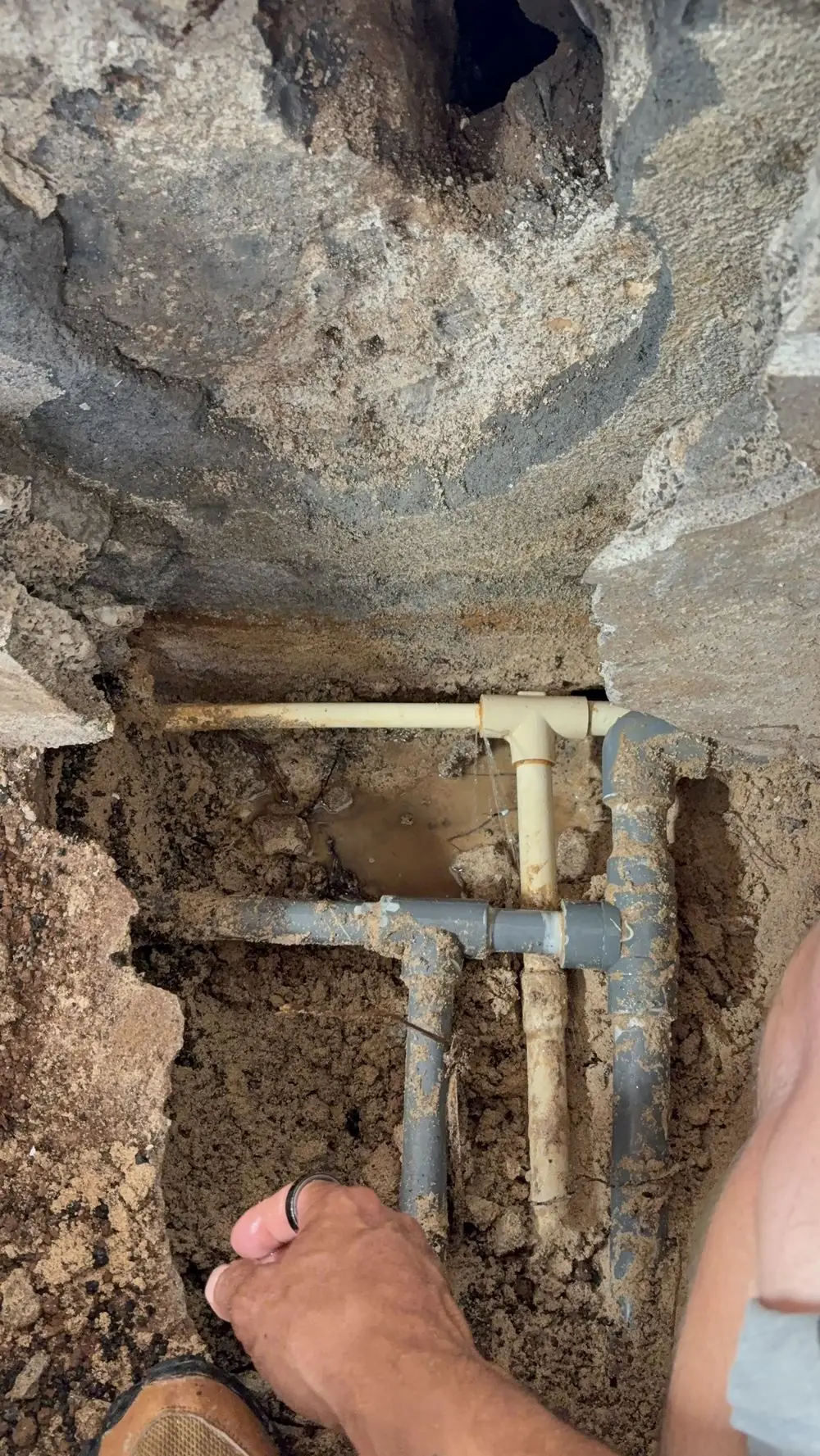 Reparación de tubería tras localizar la avería